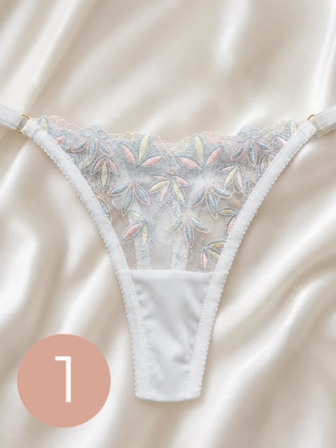 Zestaw 3 sztuk stringów- oferta urodzinowa
