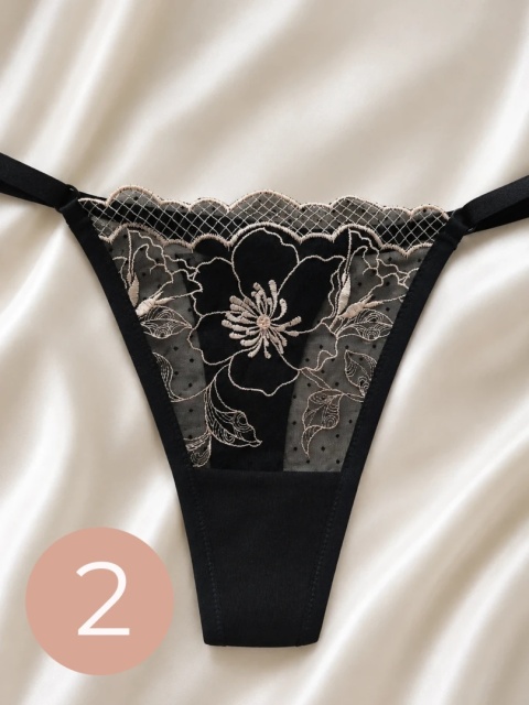 Zestaw 3 sztuk stringów- oferta urodzinowa